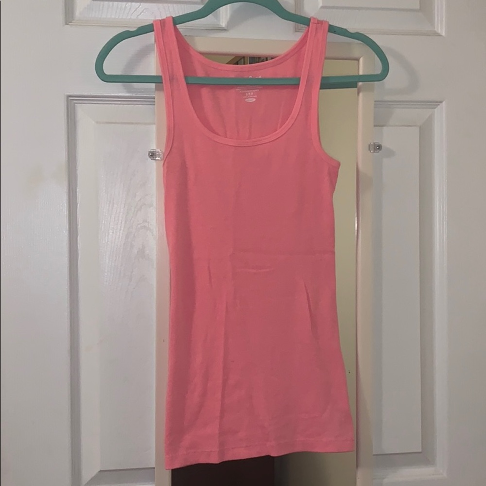 pink tank top